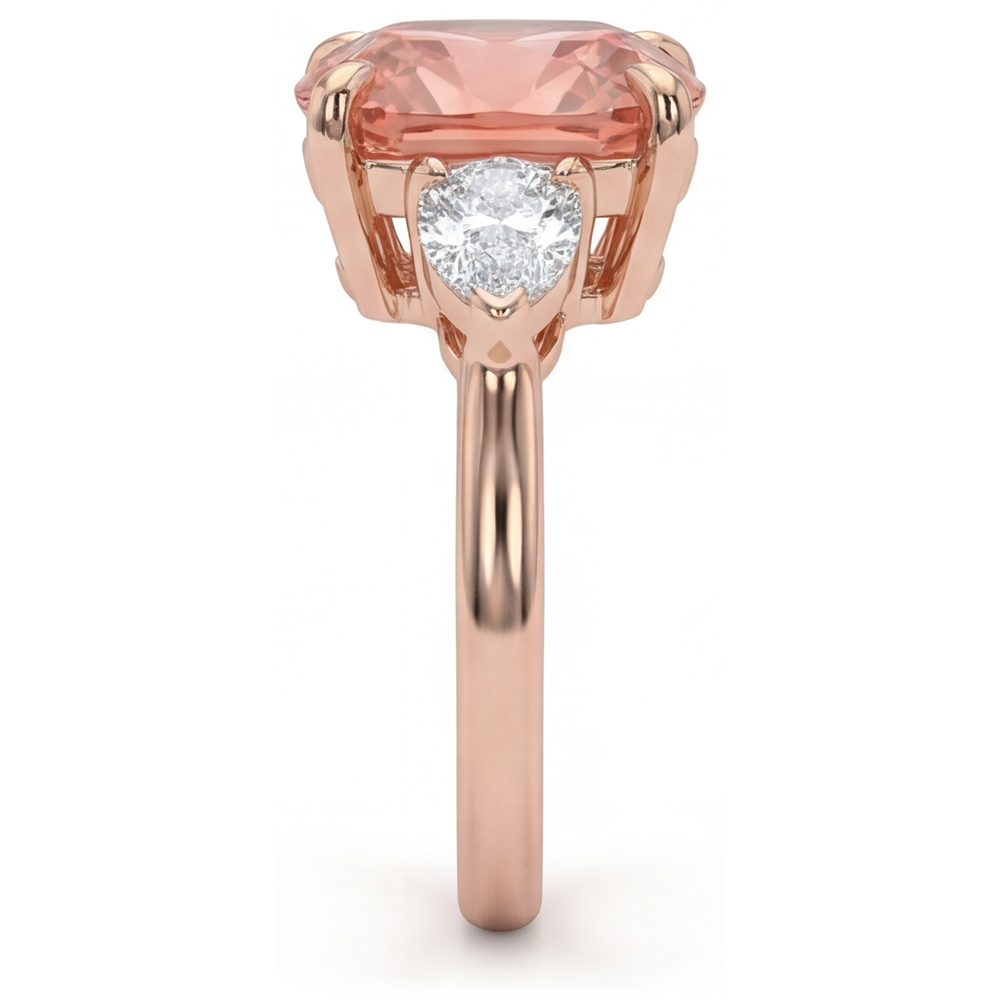 Anello di Fidanzamento con Zaffiro Padparadscha Naturale Taglio Cuscino da 2,9 Carati a Tre Pietre in Oro Rosa 14K Fascia Liscia