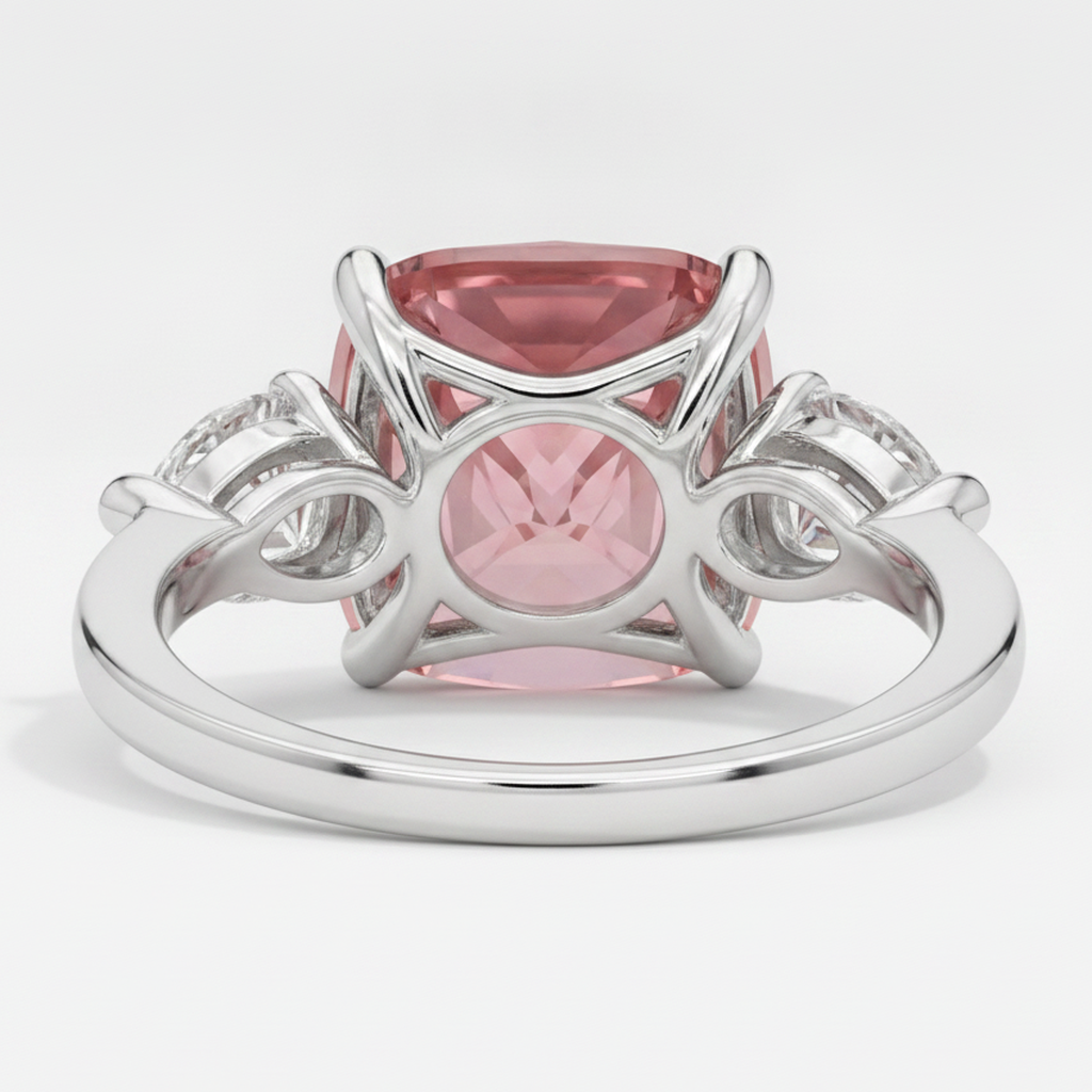 Anello a tre pietre con zaffiro Padparadscha naturale taglio cuscino da 3,6 carati in platino