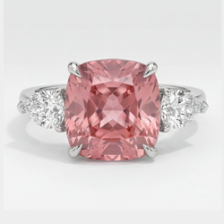 Anello a tre pietre con zaffiro Padparadscha naturale taglio cuscino da 3,6 carati in platino