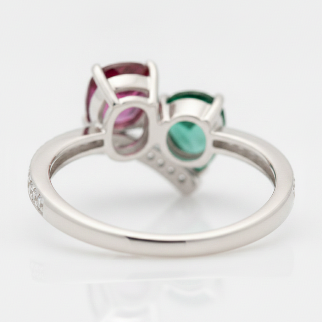 Anello di Fidanzamento con Smeraldo Verde Naturale da 1,5 Carati a Due Pietre in Oro Bianco 18 Carati