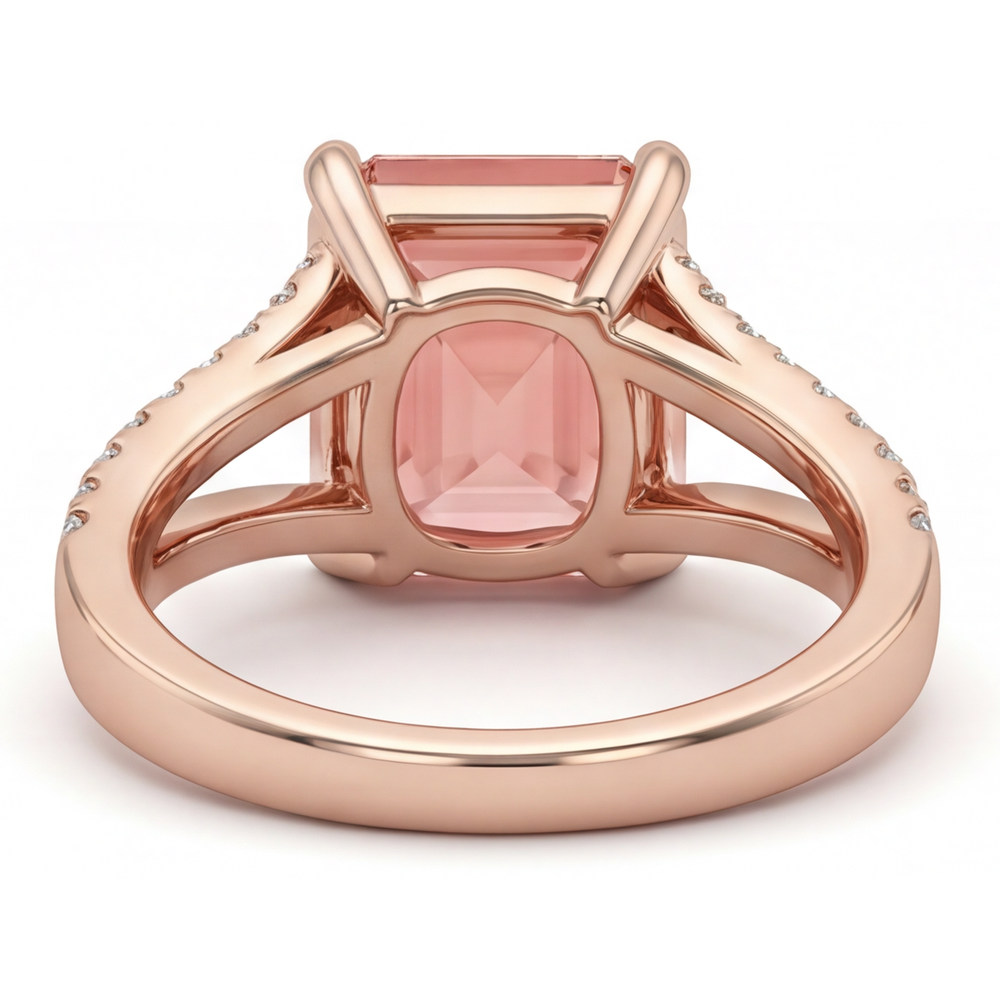 Anello di Fidanzamento con Zaffiro Pesca Padparadscha Taglio Smeraldo da Laboratorio da 4,3 Carati con Pavé in Oro Rosa 14K