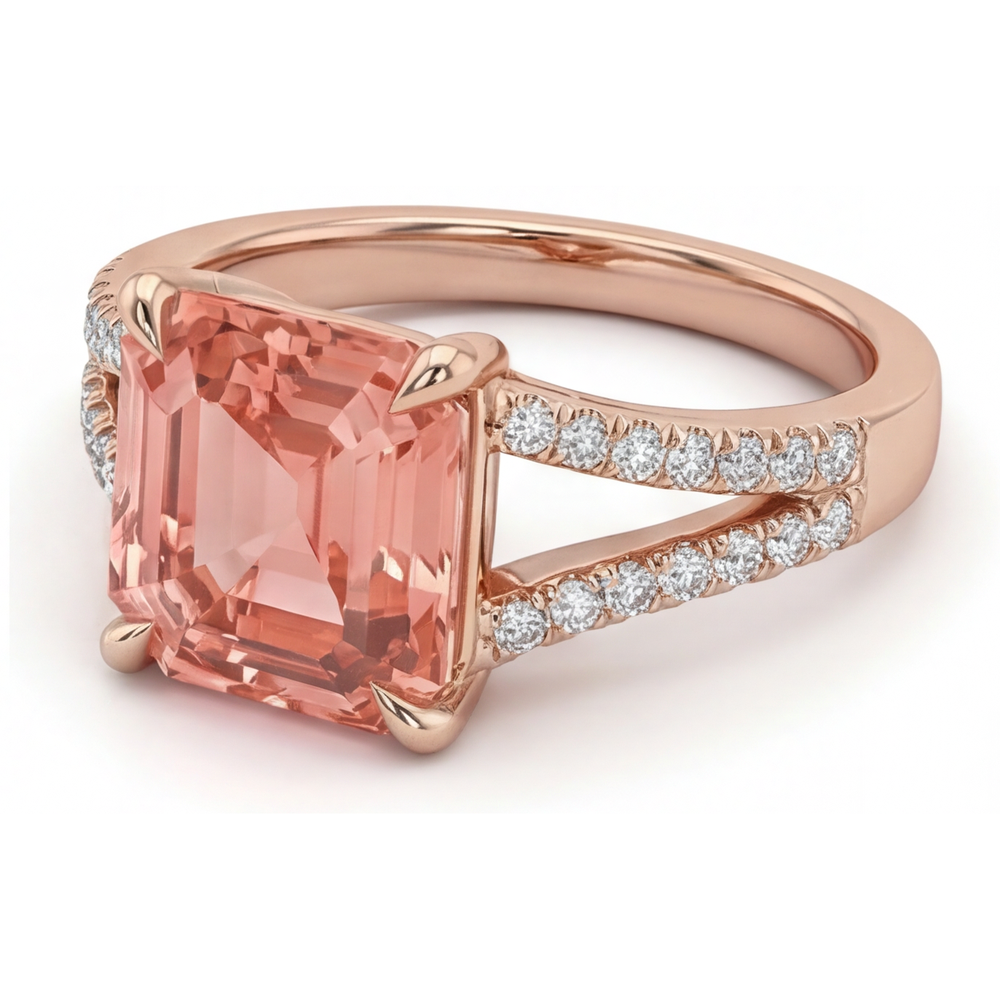 Anello di Fidanzamento con Zaffiro Pesca Padparadscha Taglio Smeraldo da Laboratorio da 4,3 Carati con Pavé in Oro Rosa 14K
