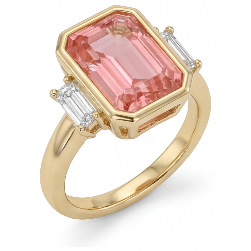 Anello a tre pietre con zaffiro Padparadscha creato in laboratorio da 4,6 carati taglio smeraldo e baguette bianchi con lunetta in Oro Giallo 14K