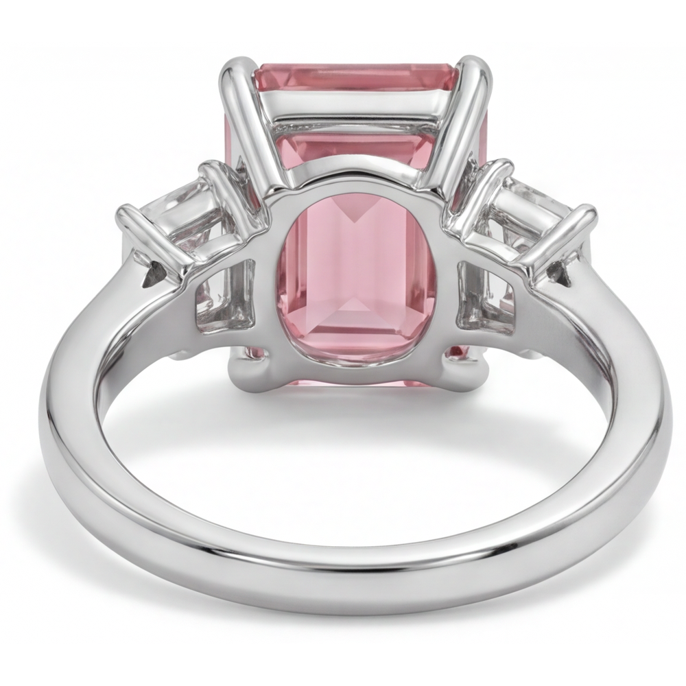 Anello a tre pietre con zaffiro Padparadscha naturale taglio smeraldo da 2,9 carati e baguette bianche in oro 14K liscio