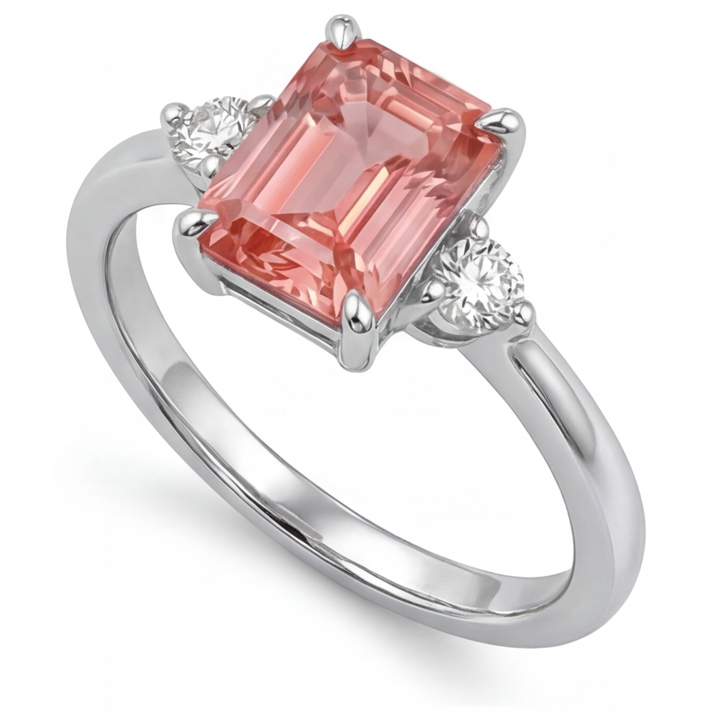 Anello a Tre Pietre in Oro Bianco 14K con Zaffiro Padparadscha Naturale Taglio Smeraldo da 2,9 Carati