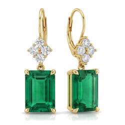 Orecchini con Smeraldo Verde 4,5 Carati da laboratorio Taglio Smeraldo a Grappolo con Chiusura a Monachella in Oro Giallo 14K