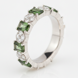 Anello di Fidanzamento con Pietra Verde Tormalina Naturale Fascia a Zigzag in Oro Bianco 18K
