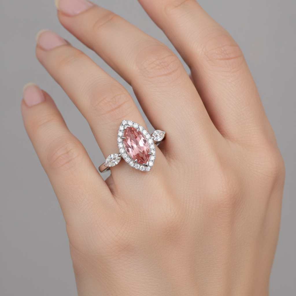Anello con Zaffiro Padparadscha Naturale da 2,3 Carati Taglio Marquise Halo Vintage in Oro Bianco 14K