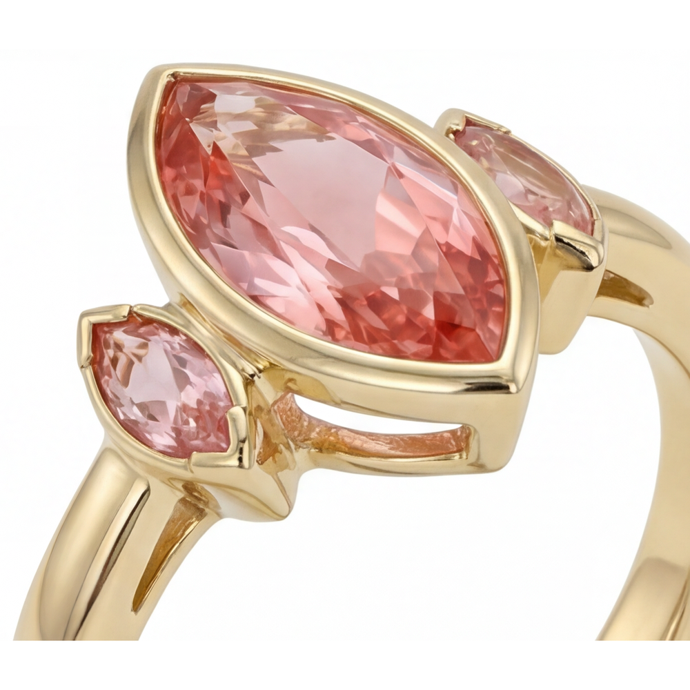 Anello di Fidanzamento a Tre Pietre con Zaffiro Padparadscha Pesca Naturale Taglio Marquise da 3 Carati, Lunetta in Oro Giallo 14 Carati