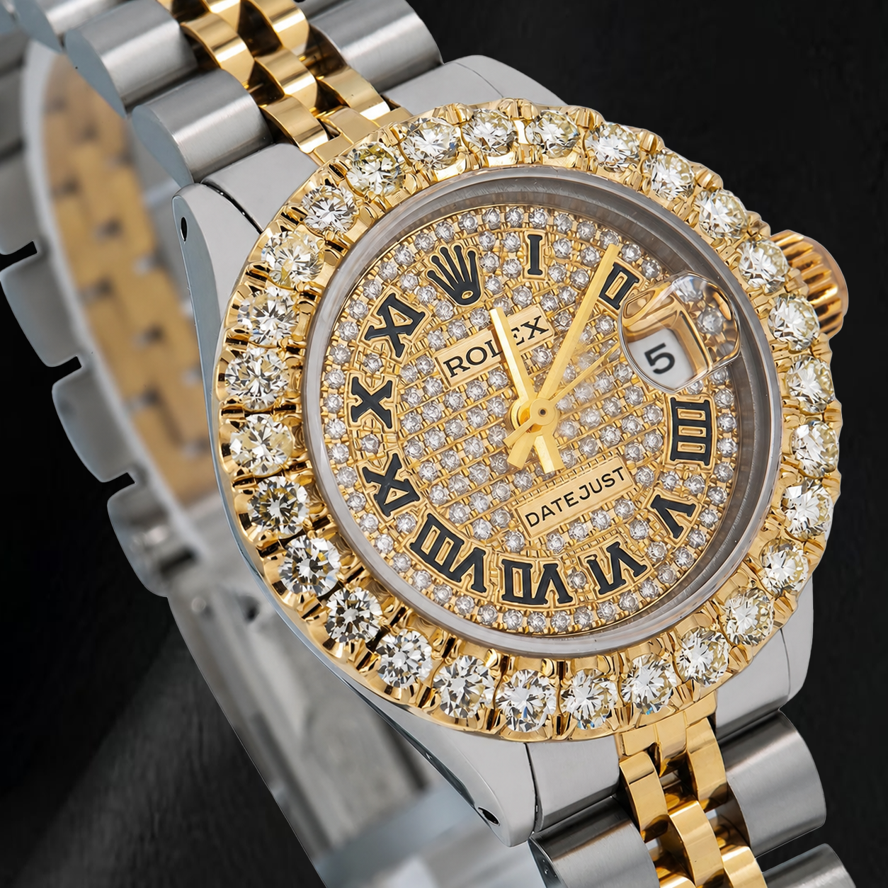 Orologio Rolex Datejust 69173 26 mm Bicolore con Quadrante Pavé di Diamanti e Numeri Romani e Bracciale Jubilee