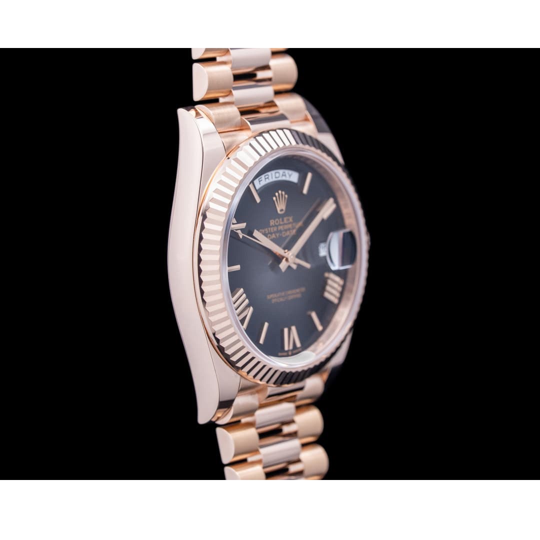 Orologio Rolex Day Date 228235 40 mm in Oro Rosa con Quadrante Nero e Numeri Romani
