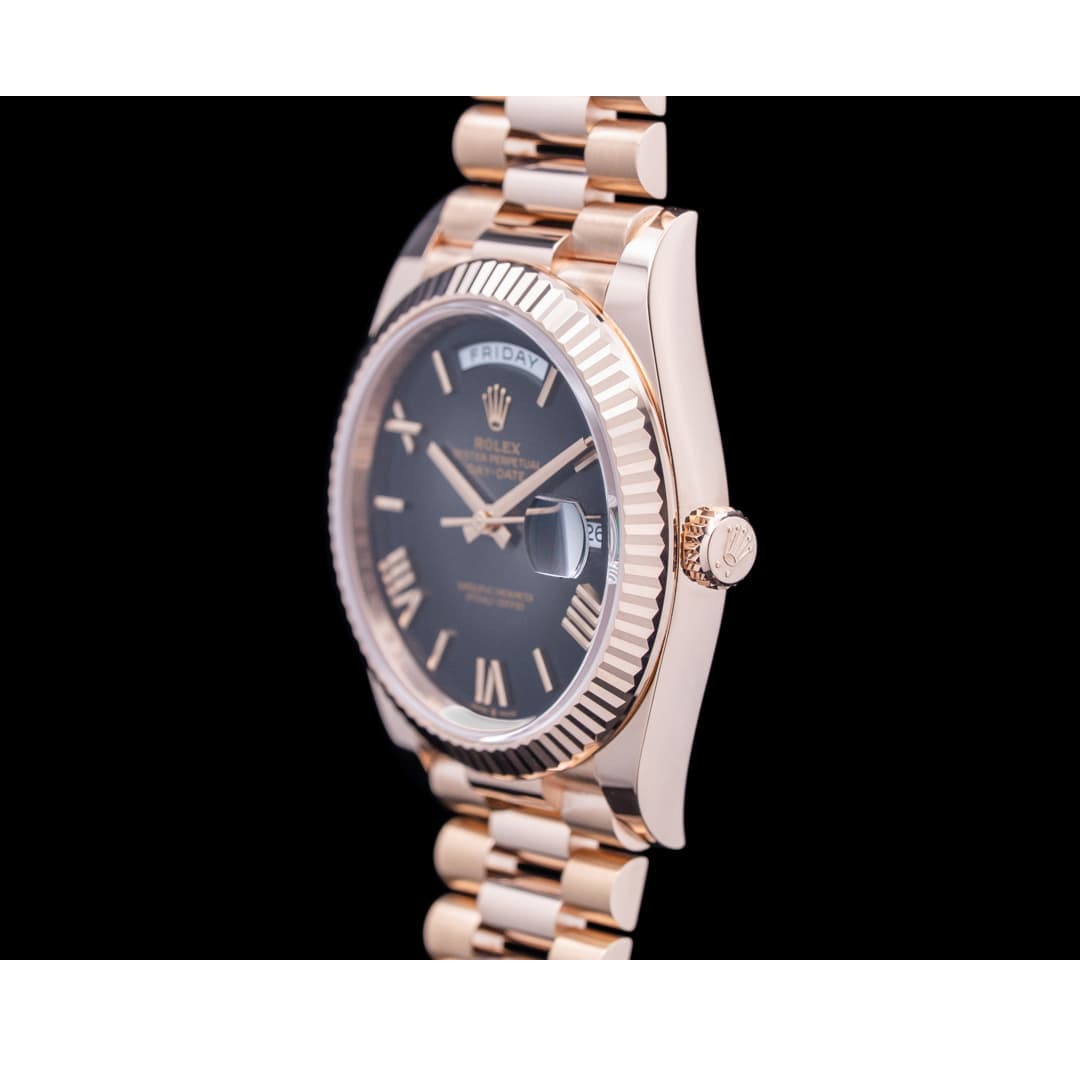 Orologio Rolex Day Date 228235 40 mm in Oro Rosa con Quadrante Nero e Numeri Romani