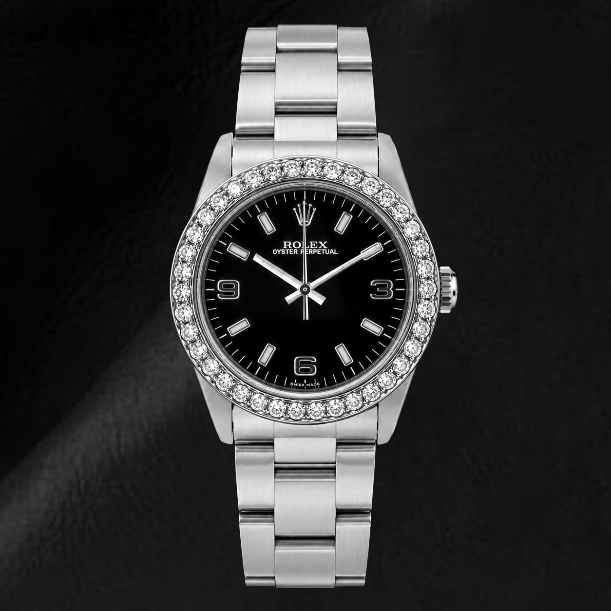 Orologio Rolex Oyster Perpetual 26mm 76030 con Quadrante Nero a Numeri Arabi e Lunetta con Diamanti