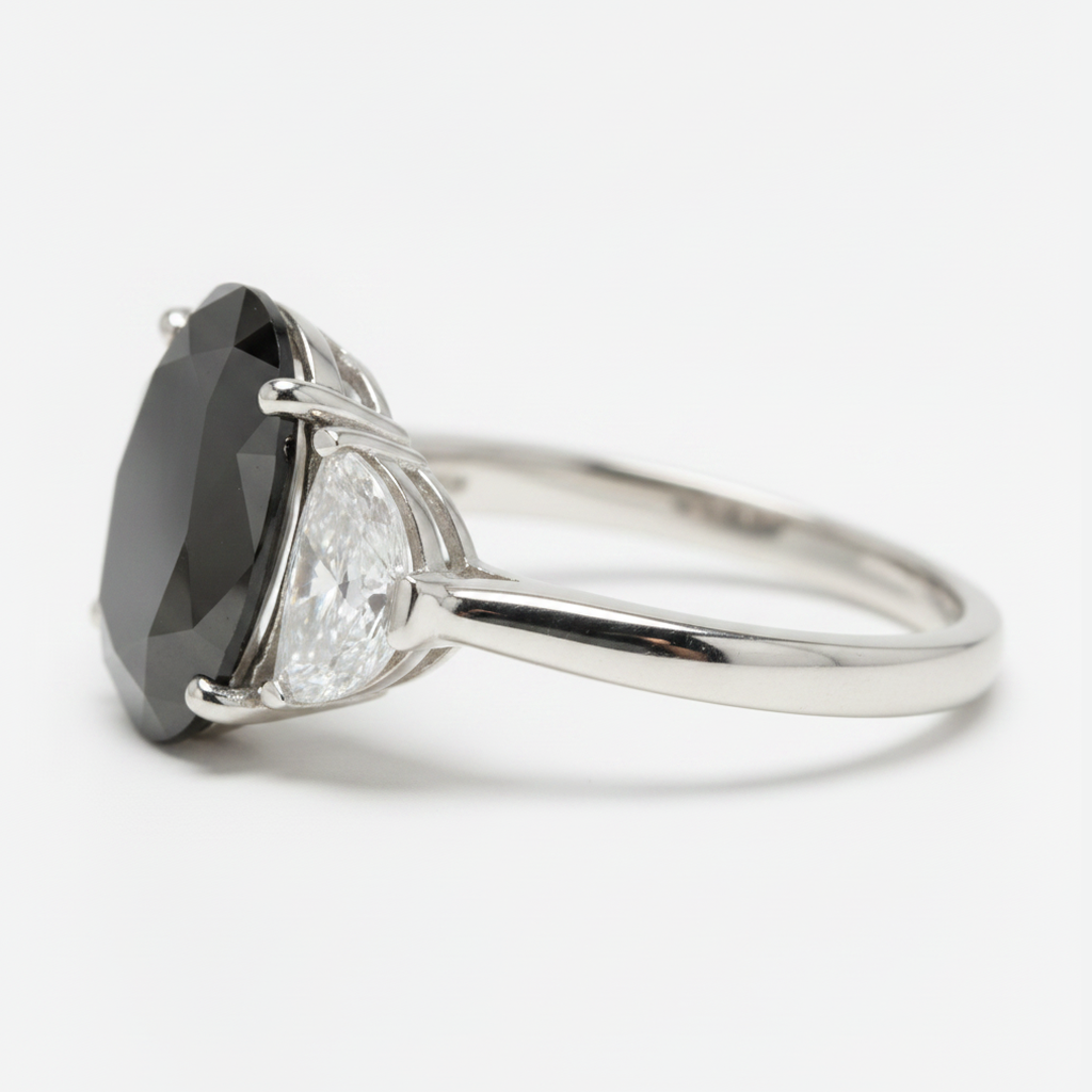 Anello Nuziale a Tre Pietre con Diamante Nero Autentico da 4,6 Carati Ovale e a Mezzaluna in Oro Bianco 14K