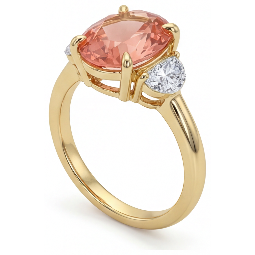 Anello di Fidanzamento a Tre Pietre con Zaffiro Padparadscha Ovale Naturale Color Pesca da 2,9 Carati e Mezze Lune Bianche in Oro Giallo 14K