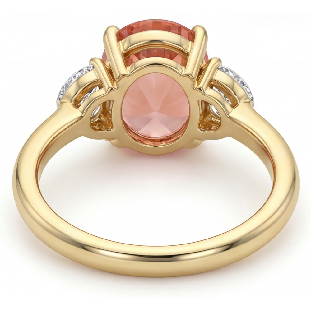Anello di Fidanzamento a Tre Pietre con Zaffiro Padparadscha Ovale Naturale Color Pesca da 2,9 Carati e Mezze Lune Bianche in Oro Giallo 14K