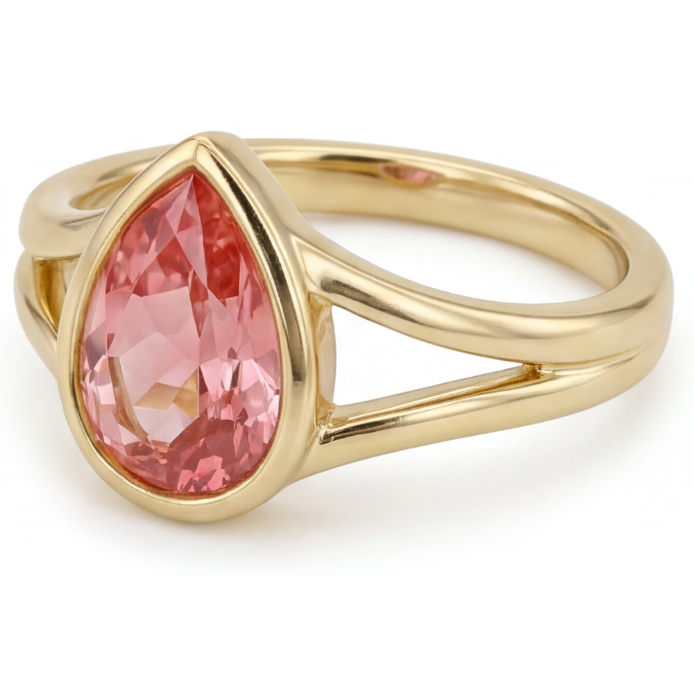 Anello Solitario con Lunetta in Oro Giallo 14K con Zaffiro Padparadscha Naturale a Goccia Color Pesca da 2 Carati