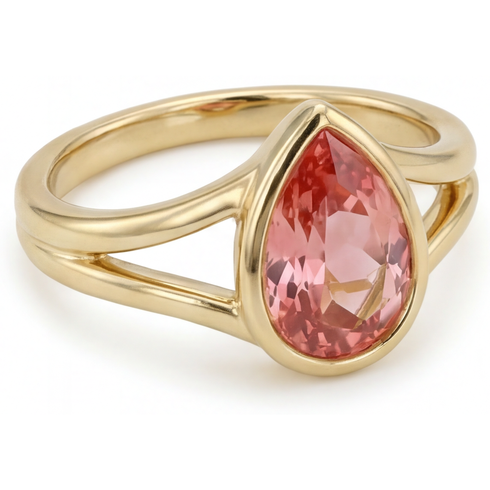 Anello Solitario con Lunetta in Oro Giallo 14K con Zaffiro Padparadscha Naturale a Goccia Color Pesca da 2 Carati