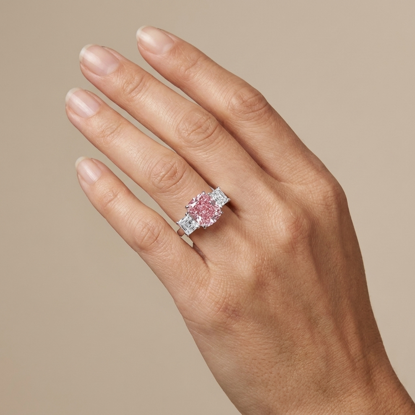 Anello per anniversario con diamante rosa taglio a cuscino da 4,5 carati