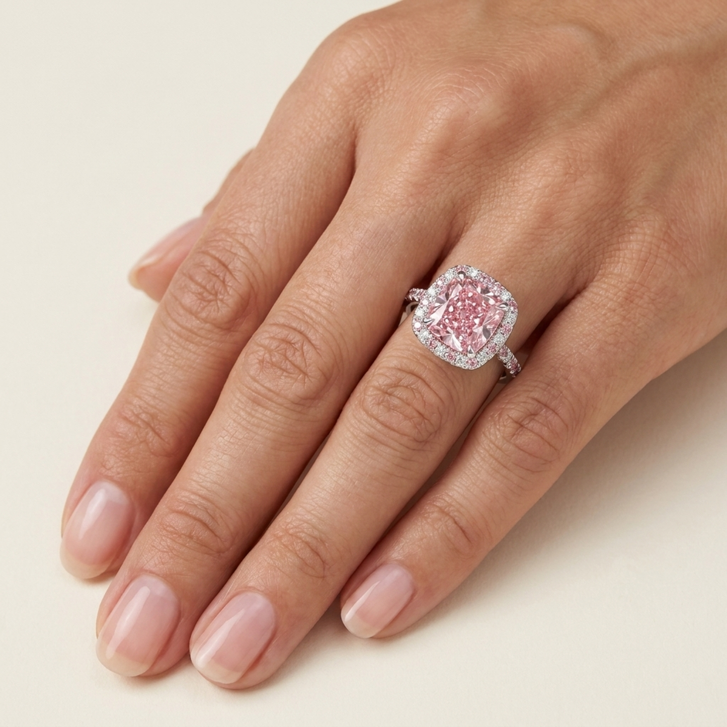 Anello di Fidanzamento con Diamante Rosa Taglio a Cuscino da 3,2 Carati
