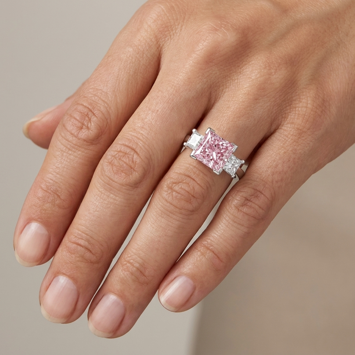 Anello di Fidanzamento con Diamante Rosa Taglio Princess da 3,9 Carati