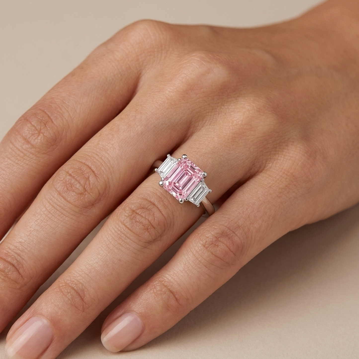Anello di Fidanzamento con Diamante Rosa Taglio Smeraldo da 4 Carati