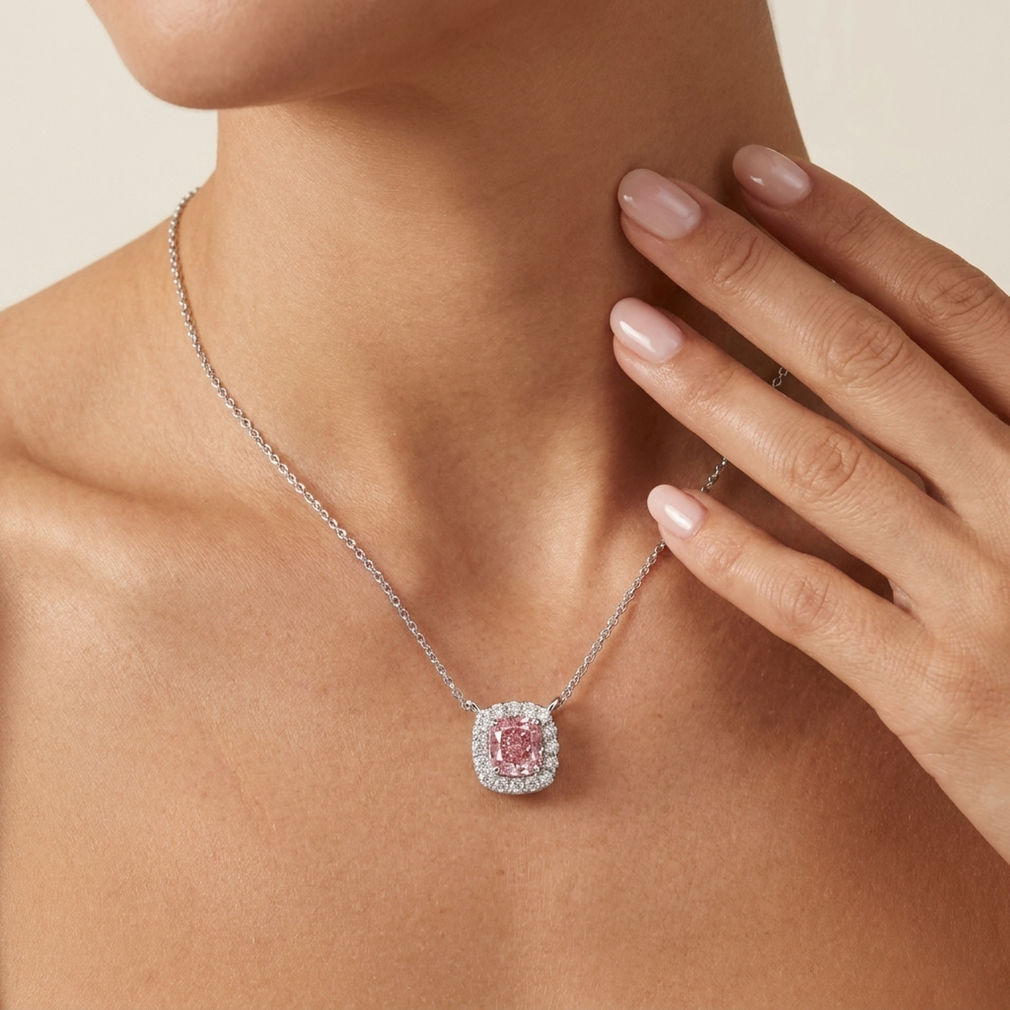 Collana con diamante rosa taglio cuscino da 3 carati