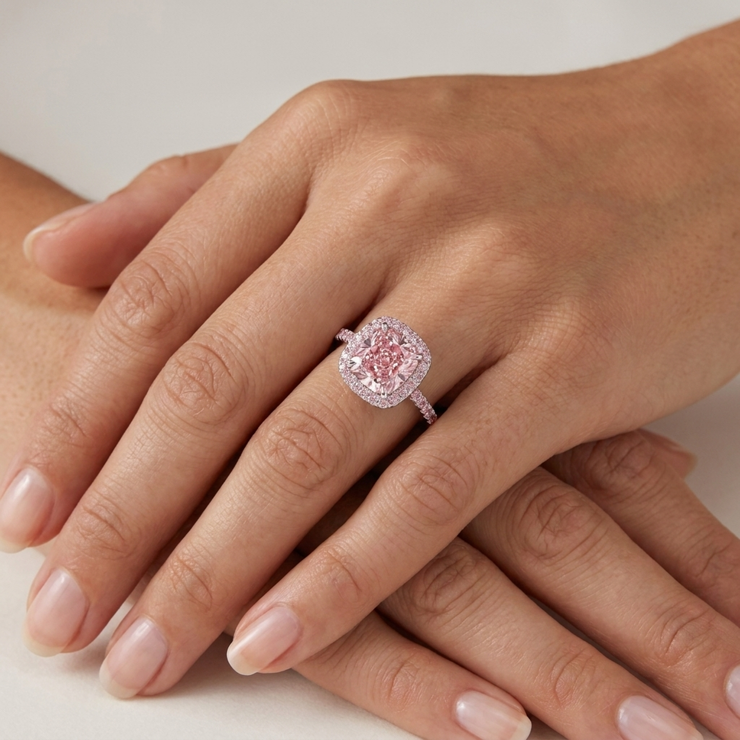Anello con diamante rosa taglio cuscino da 3,2 carati