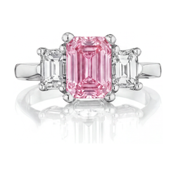 Anello con diamante rosa taglio smeraldo da 3,4 carati