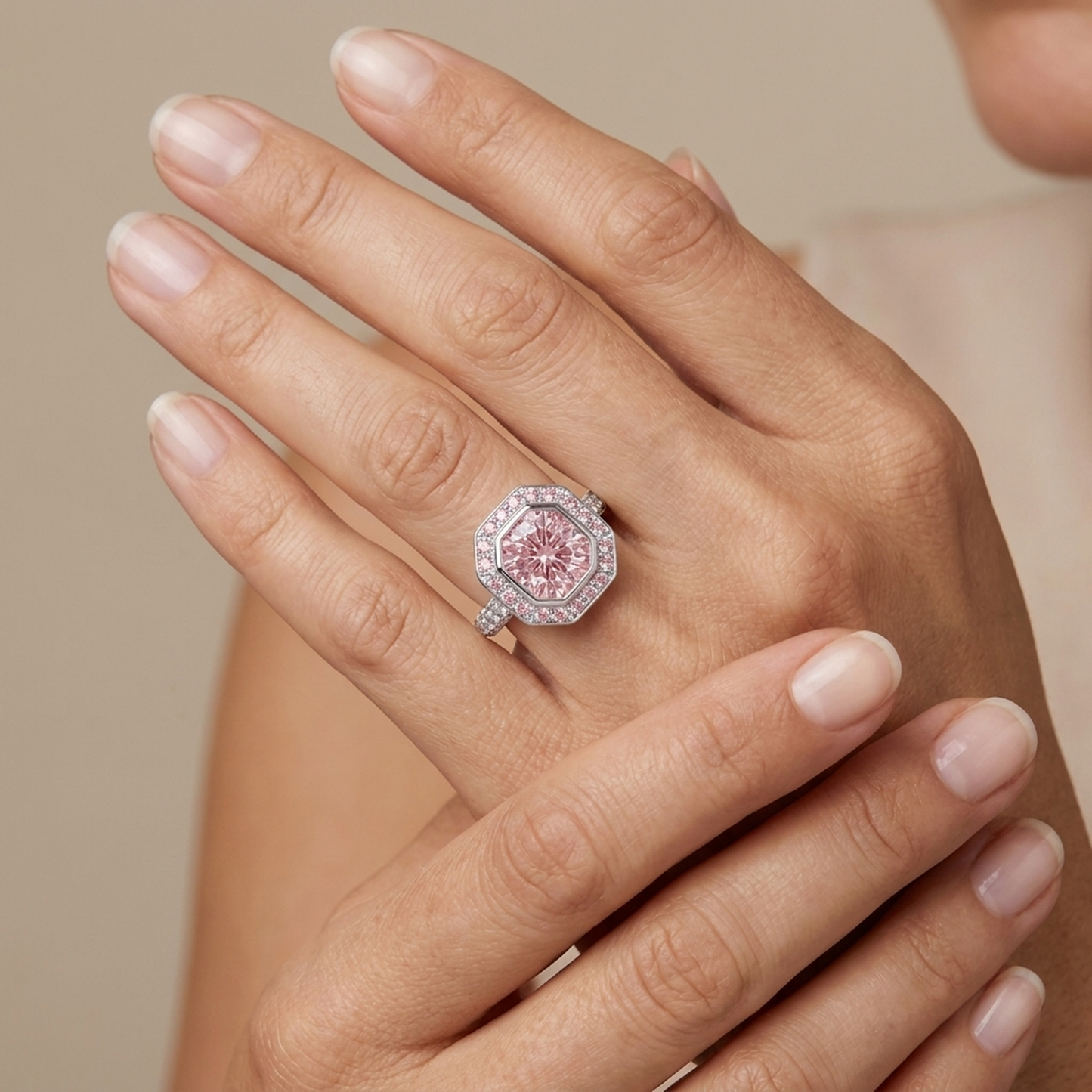 Anello con diamante rosa taglio rotondo da 3,9 carati