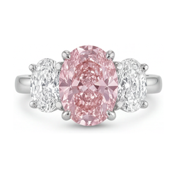 Anello con diamante rosa taglio ovale da 4,2 carati