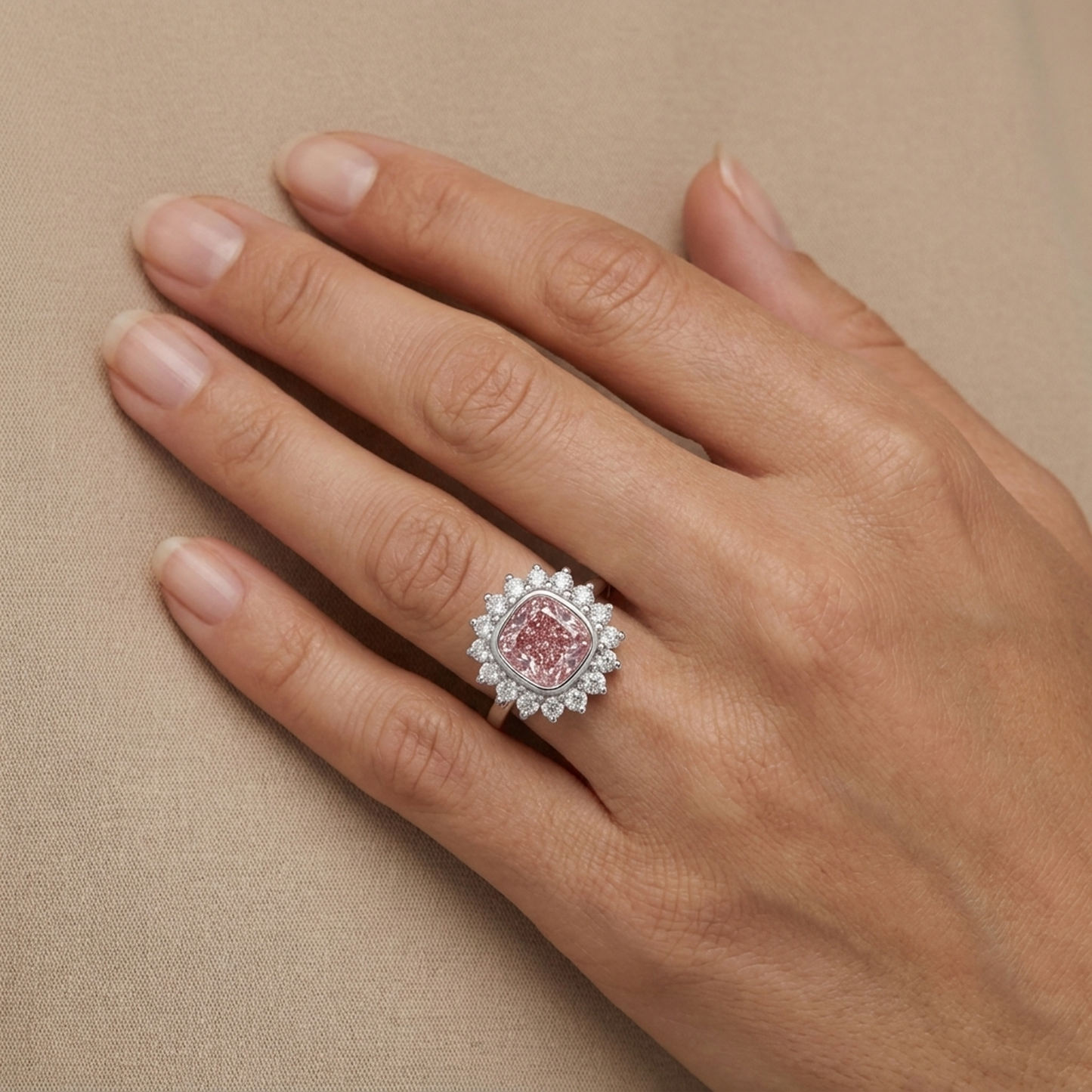 Anello con diamante rosa taglio a cuscino da 4 carati