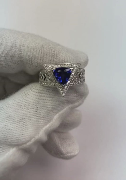 Anello Trilioni di pietre preziose in stile antico con zaffiro di Ceylon 1.50 carati d'oro