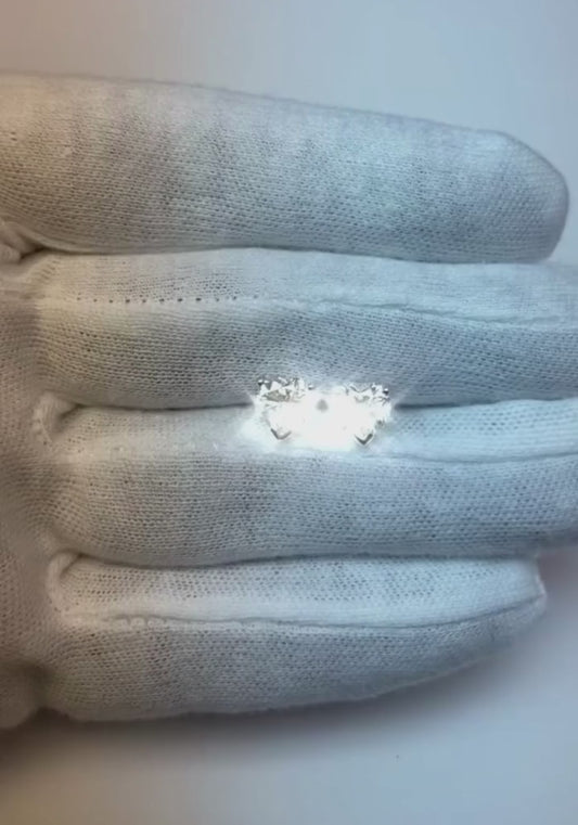 3 Ct. Orecchino a bottone con diamante taglio cuore incastonato in oro bianco