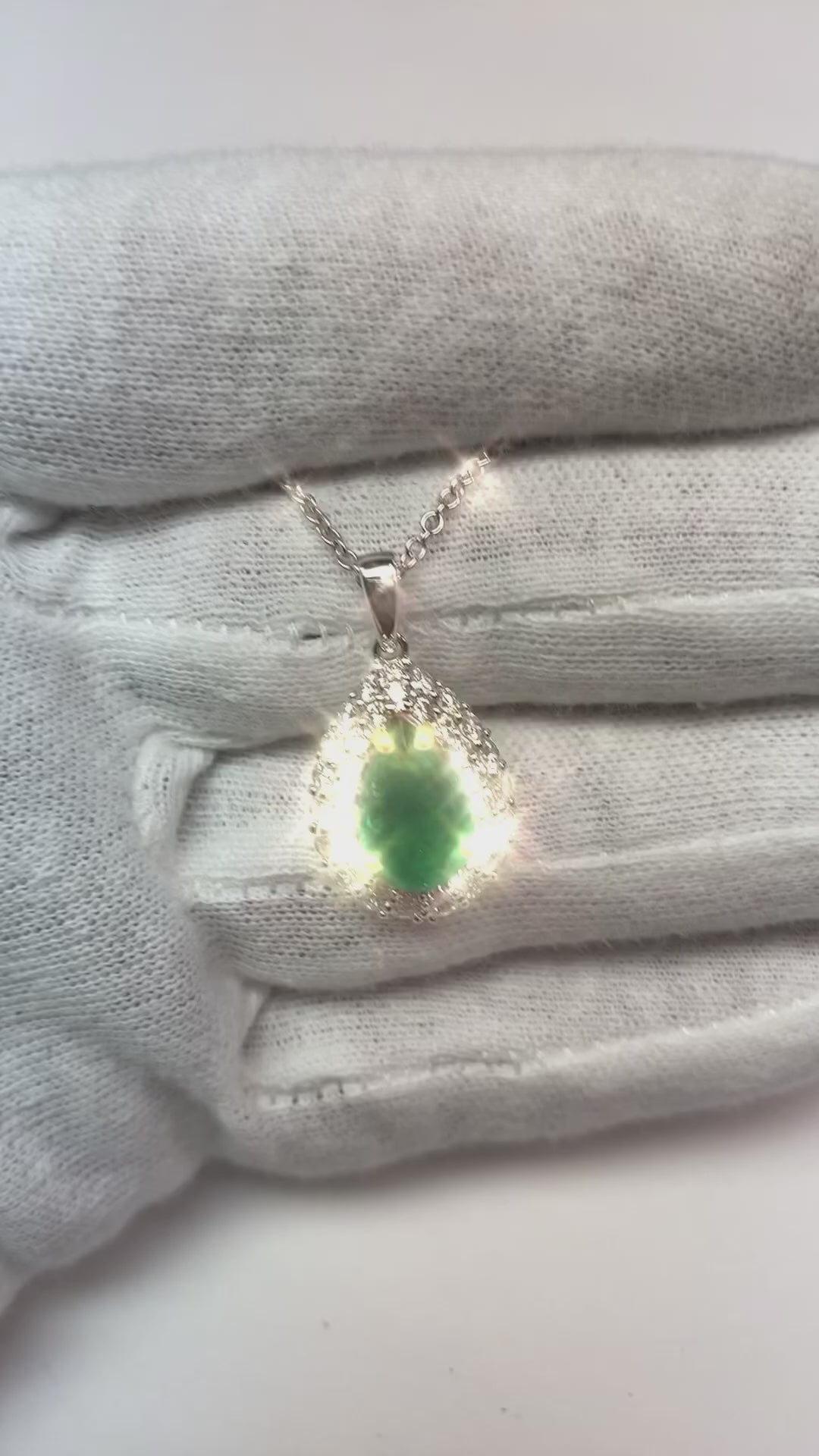 Collana con pendente in smeraldo verde 
