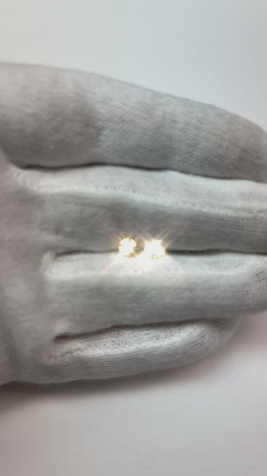 Orecchino A Borchie Con Vero Diamante Solitario Da 0,74 Ct Con Taglio A Brillante Rotondo