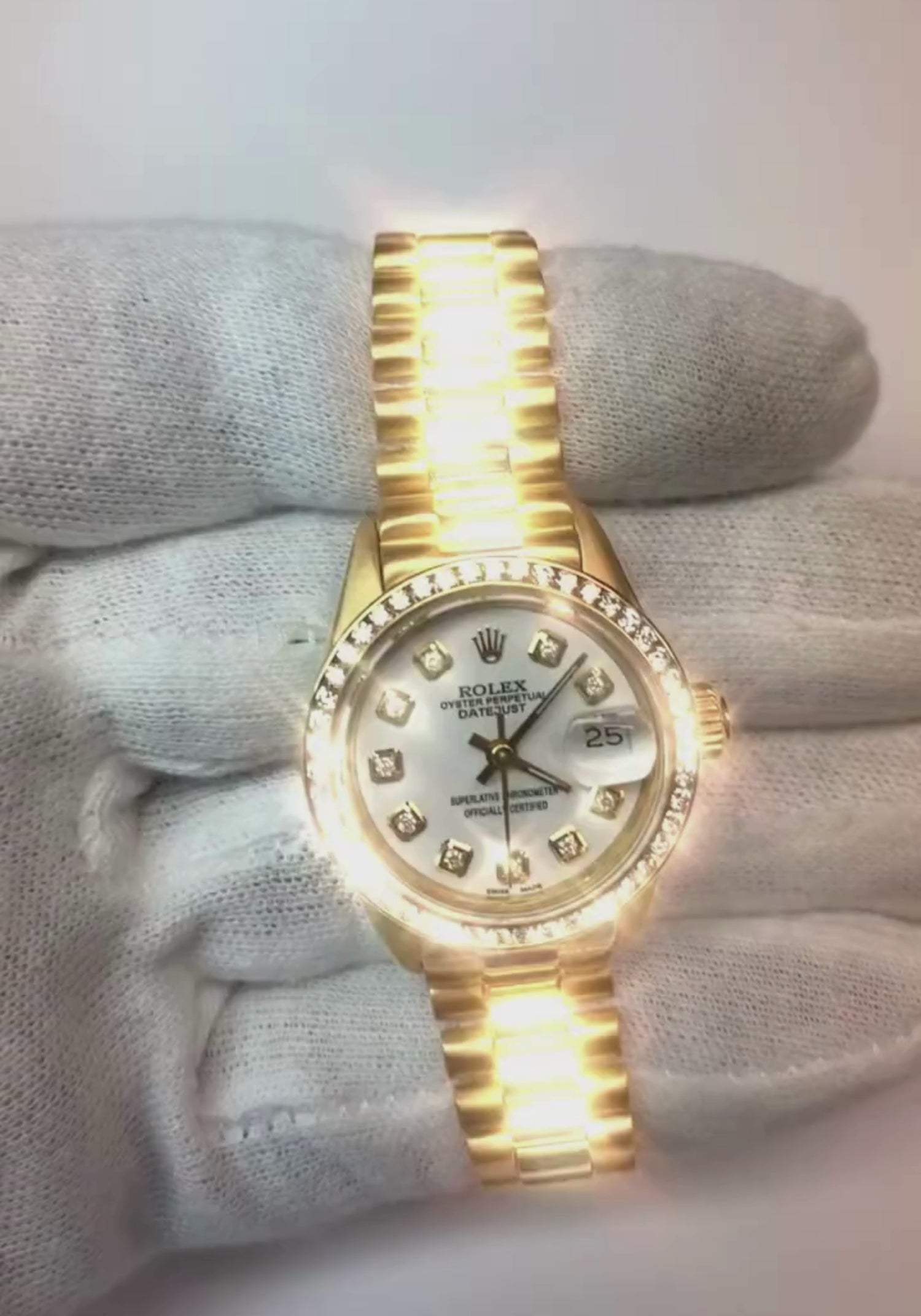 Orologio da donna Rolex in stile presidenziale con quadrante con diamanti bianchi e lunetta