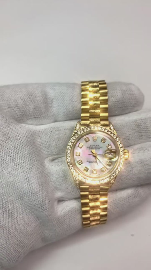 Orologio da donna Rolex Stile presidente in oro giallo con quadrante in madreperla e diamanti