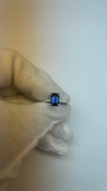 Anello Solitario con Accenti Zaffiro Ceylon Radiante & Diamante 4 Carati