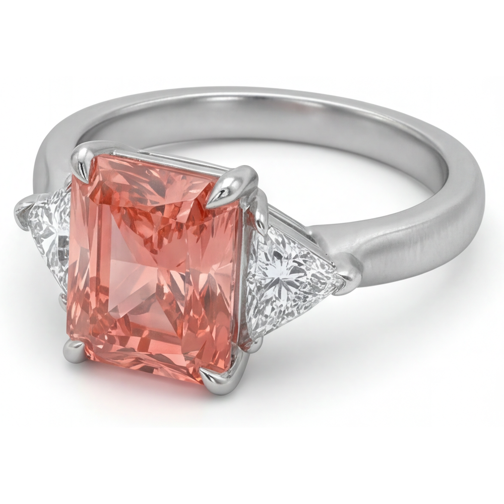 Anello a tre pietre con autentico zaffiro Padparadscha da 2,9 carati taglio radiant e pietre taglio trilliant bianche in oro 14 carati