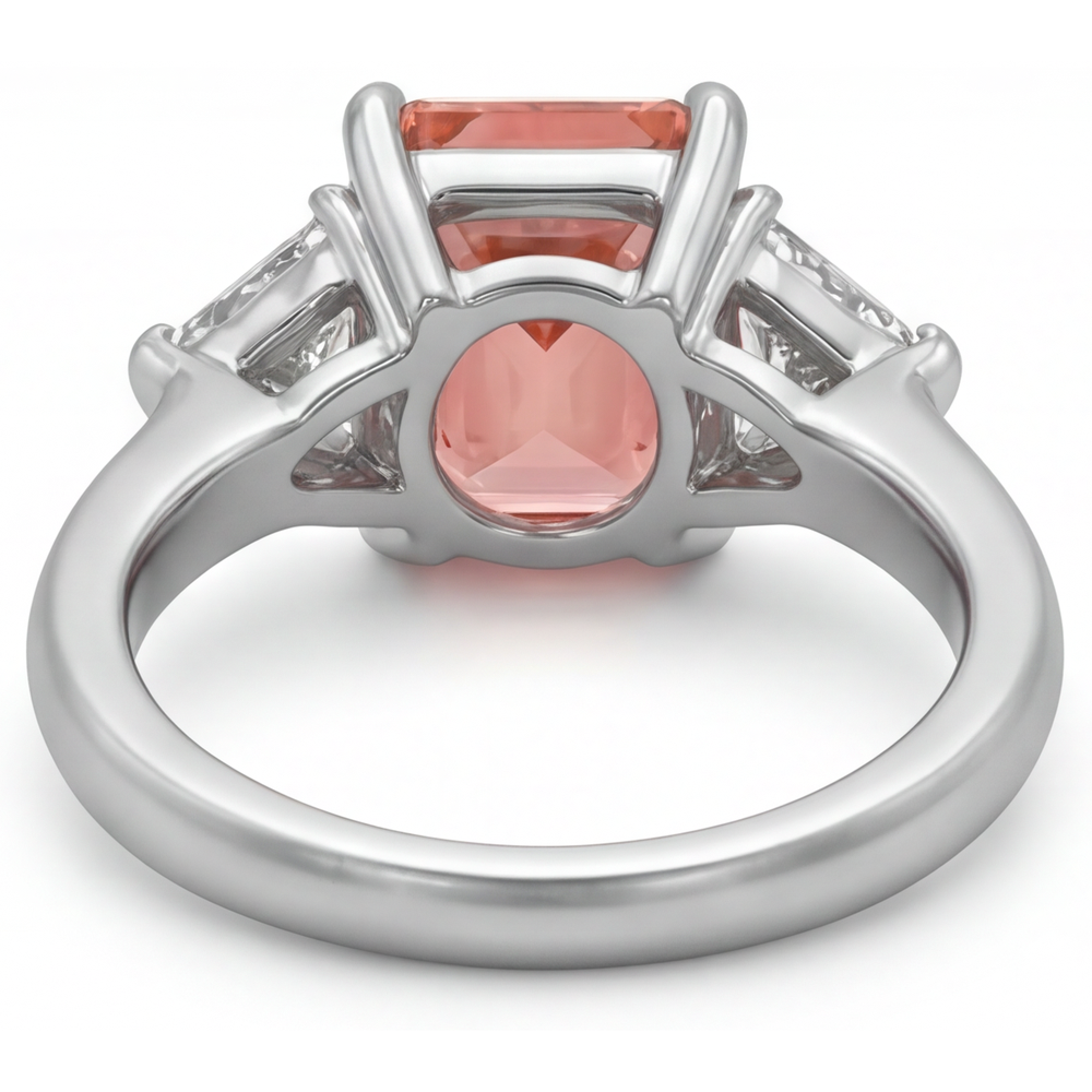 Anello a tre pietre con autentico zaffiro Padparadscha da 2,9 carati taglio radiant e pietre taglio trilliant bianche in oro 14 carati