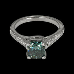 2 Ct. Anello reale con diamante blu radiante con pietre preziose in oro bianco 14K