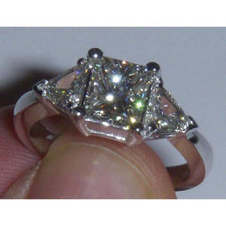 2.75 carati. 3 Stone Princess e Trilliant Cut Diamond Anello di fidanzamento