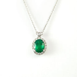 7.50 ct. Collana Ciondolo in pietra preziosa verde smeraldo e diamanti