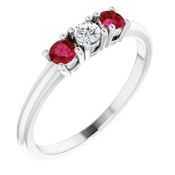 Anello 3 Pietre Diamante Rotondo Rubino 0.60 Carati Oro Bianco 14K