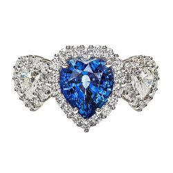 Anello Anniversario in Oro 7 Carati con Zaffiro Blu Taglio Cuore e Diamanti Halo
