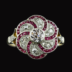 Anello Halo con diamanti a taglio antico e rubini trapezoidali stile fiore 4 carati