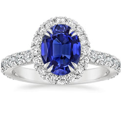 Anello Halo con zaffiro blu intenso ovale da 6,50 carati e set di punte con artiglio di diamanti