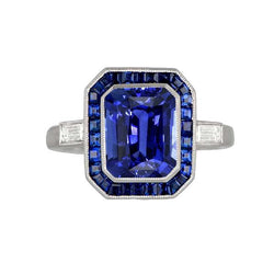 Anello Halo da donna con Zaffiri Blu da 3,50 Carati e Diamanti Baguette