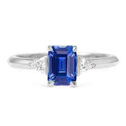 Anello Trilioni di Diamanti Tre Pietre Smeraldo Zaffiro di Ceylon 2.50 Carati